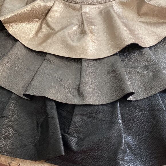 Woman’s Vinyl Ruffled Purse  - Picture 3 of 6